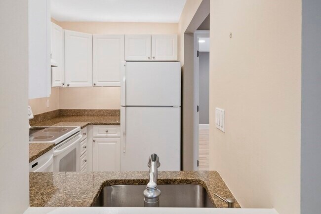 Building Photo - 39 Symphony Rd