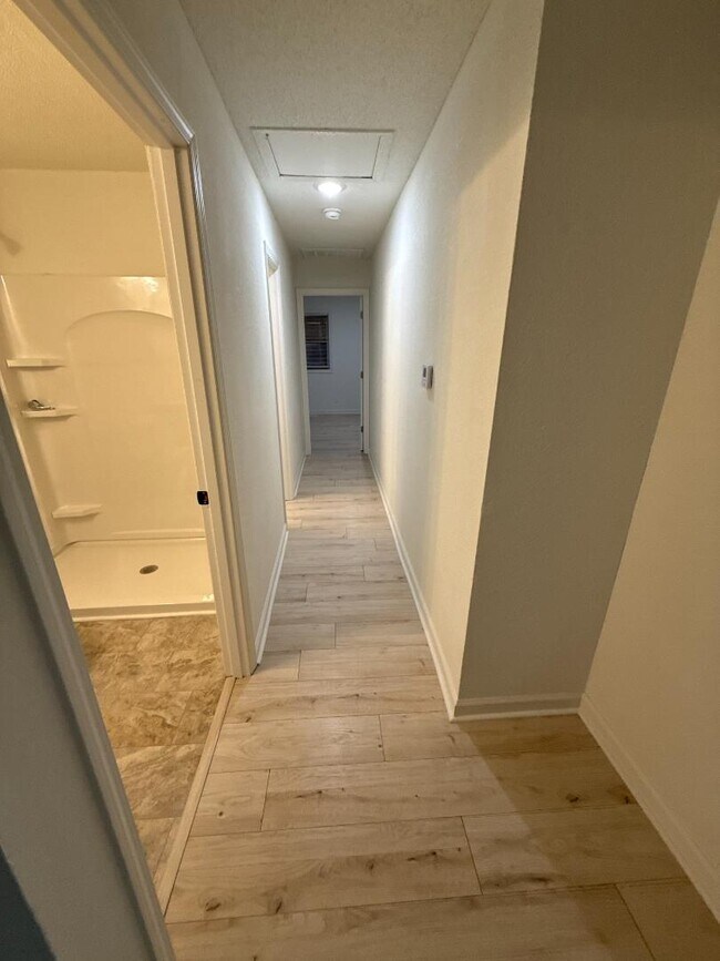 Building Photo - 1620 E Catalina St