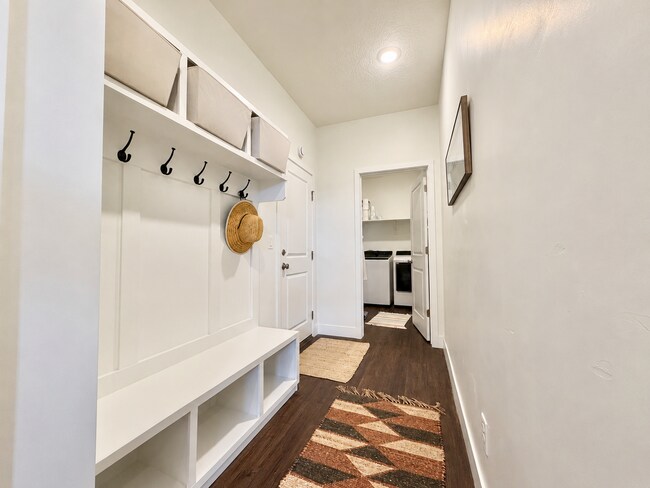Building Photo - 7239 Woods Rose Dr