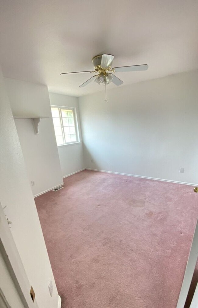 Building Photo - Spacious Home In A Quiet Subdivision