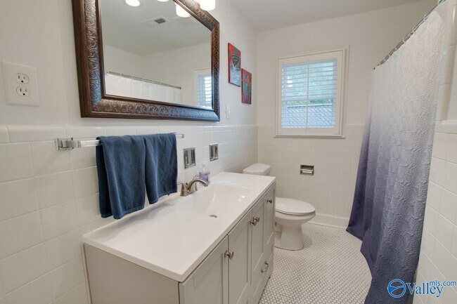 Building Photo - 805 Rison Ave NE