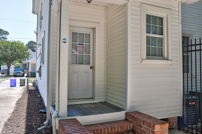 Building Photo - FOR RENT  - NORFOLK / ODU AREA