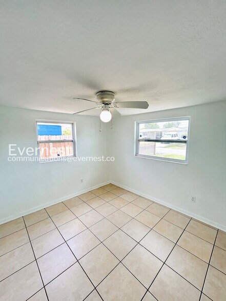 Building Photo - 3749 Beechwood Dr