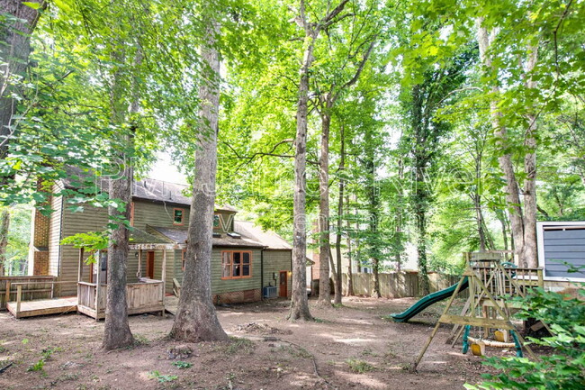 Building Photo - 400 Grinell Dr