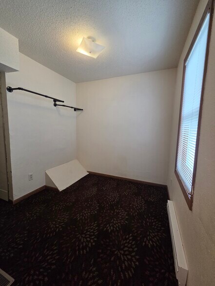 Building Photo - 1020 9th St S