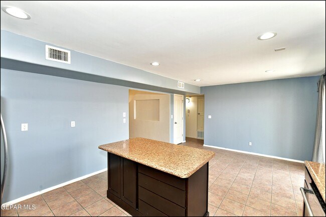 Building Photo - 6372 Franklin Ridge Dr
