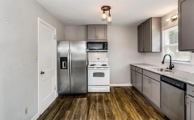 Building Photo - 757 Delrose 1 Bedroom
