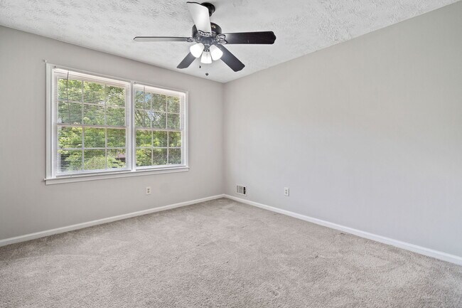 Building Photo - 58 6th Ave
