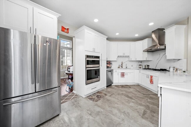 Building Photo - 2227 Avalon Ct S
