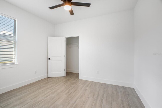 Building Photo - 24510 SW Kingsway Cir