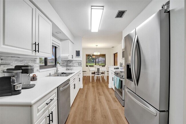 Building Photo - 465 NW 95th Ave