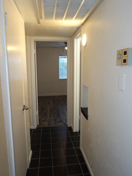 Building Photo - 4220 Cole Ave