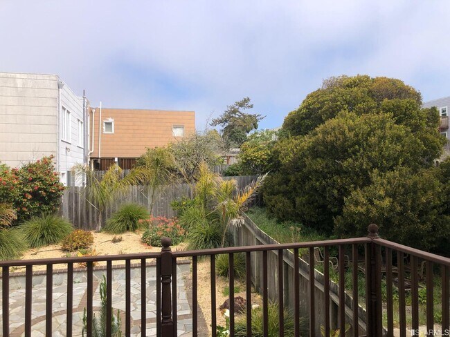Building Photo - 2944 Taraval St