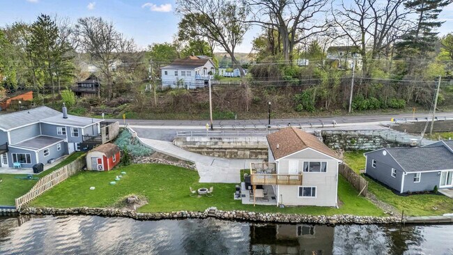 Building Photo - 829 Portage Lakes Drive