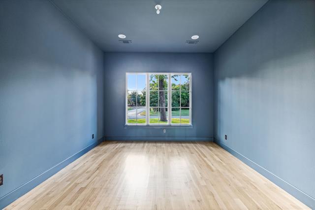 Building Photo - 9232 San Fernando Way
