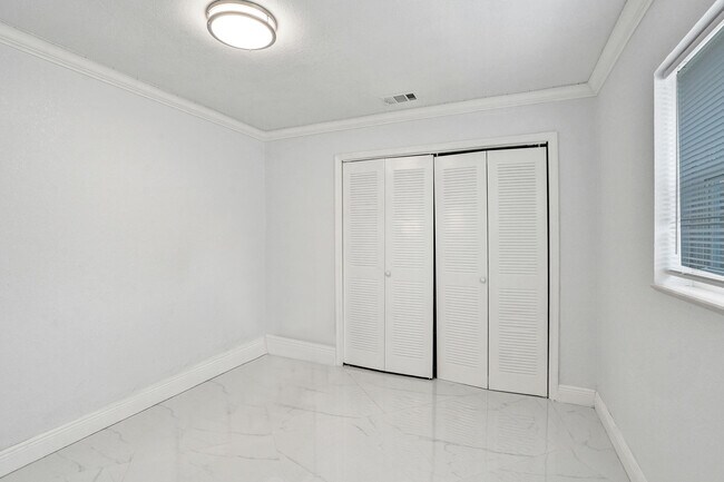 Building Photo - 855 NW 80th Terrace