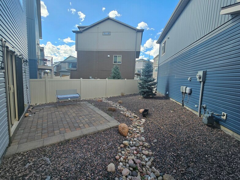 Building Photo - 9378 Timberlake Loop