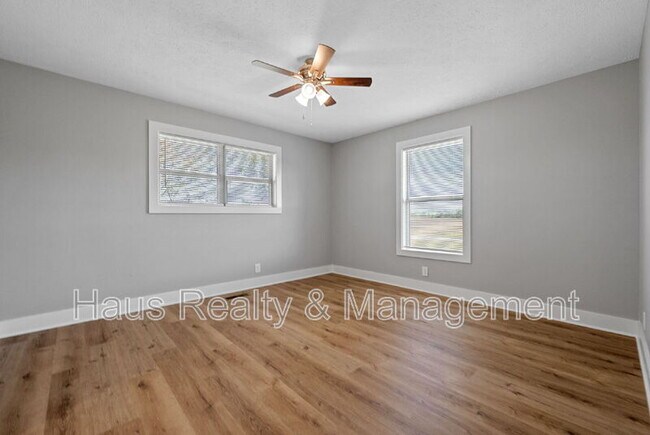 Building Photo - 7847 US-41