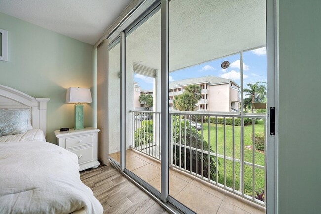 Building Photo - 353 S US Hwy 1