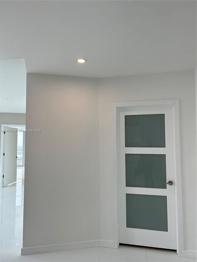 Building Photo - 851 NE 1st Ave