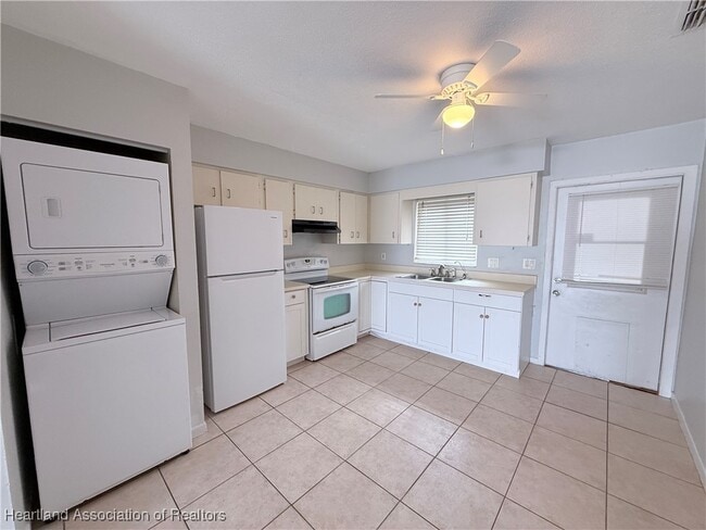 Building Photo - 3001 Villa Rd