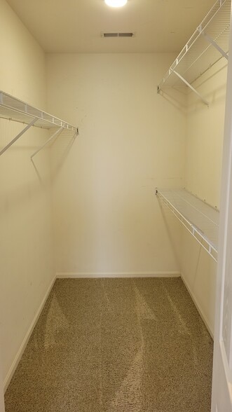 Building Photo - 2807 Stonewater Dr