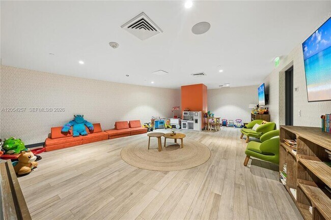 Building Photo - 2831 S Bayshore Dr