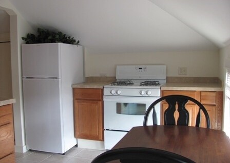 Building Photo - 102 Highland Pl