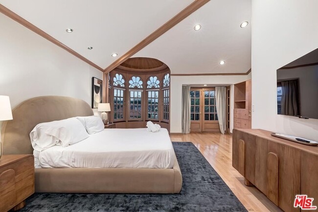 Building Photo - 133 S Swall Dr