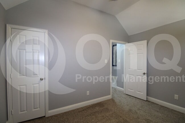 Building Photo - 2517 Flowing Springs Dr