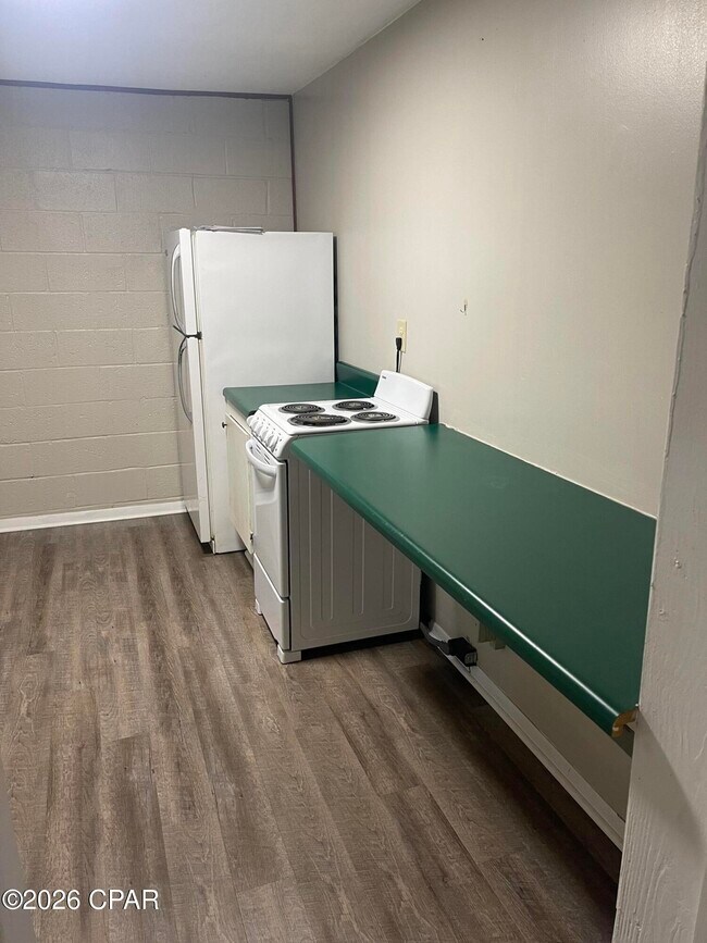 Building Photo - 1113 McKenzie Ave