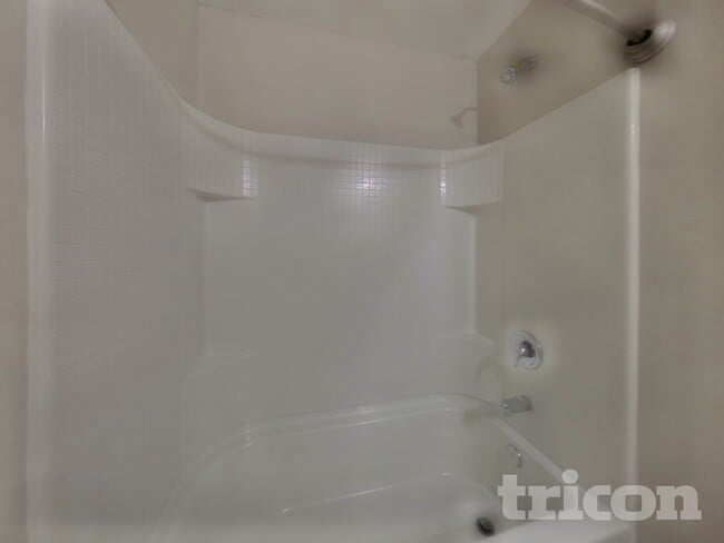 Building Photo - 1058 Lancelot Dr