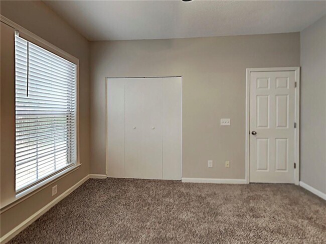 Building Photo - 1621 Heyford Cir NW
