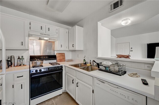 Building Photo - 8450 Alta Dr