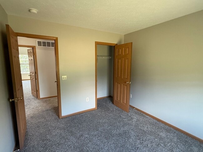 Building Photo - 4 Bedroom, 2.5 Bathroom House in Sycamore ...