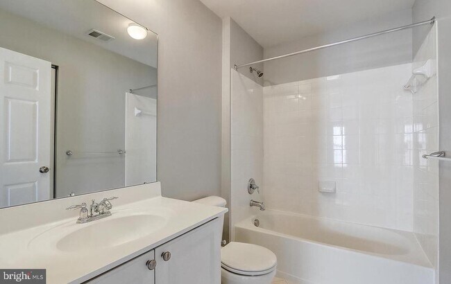 Building Photo - 1709 Hayle Dr