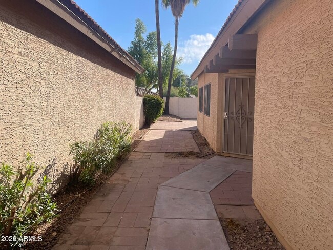 Building Photo - 4587 W Harrison St