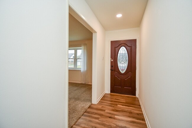 Building Photo - 9615 Beverly Hill St