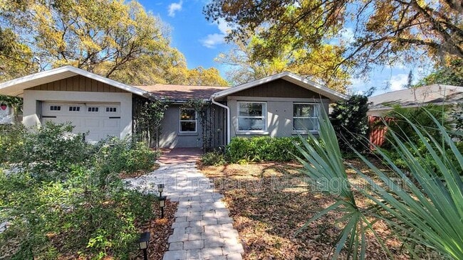 Building Photo - 904 17th Ave W