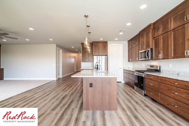 Building Photo - Beautiful 4-Bedroom 2.5 Bath with a 3 Car ...