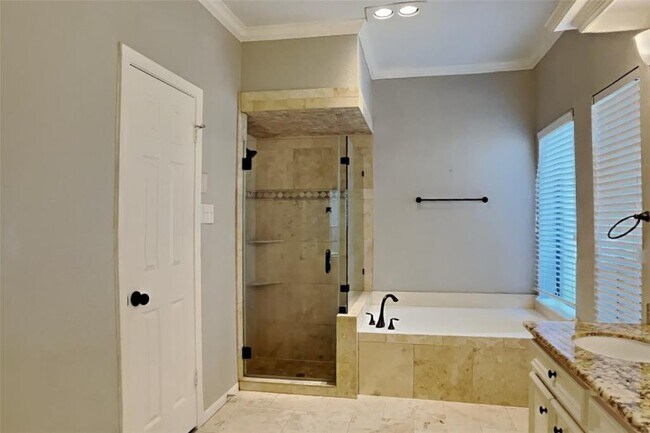 Building Photo - 5207 Maple Terrace Dr