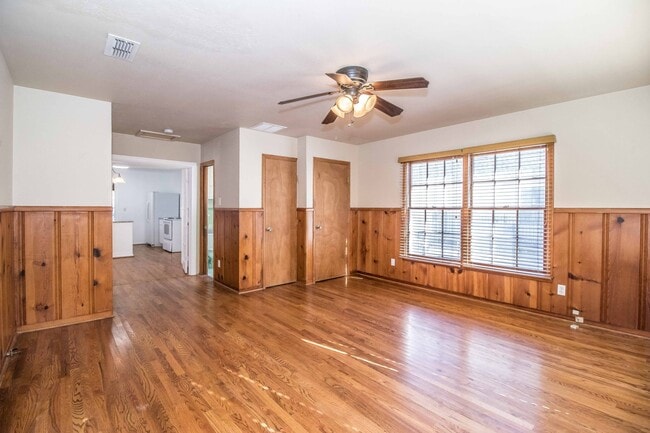 Building Photo - Charming Remodeled Bungalow - Arlington Heights - NEW PICTURES COMING SOON!