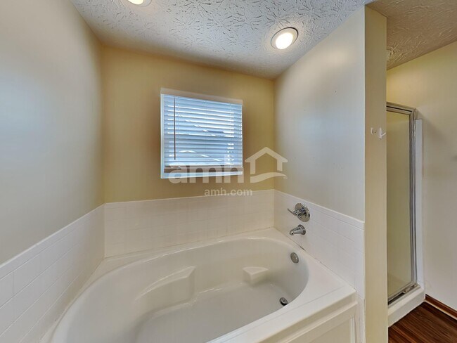 Building Photo - 336 Sycamore Dr