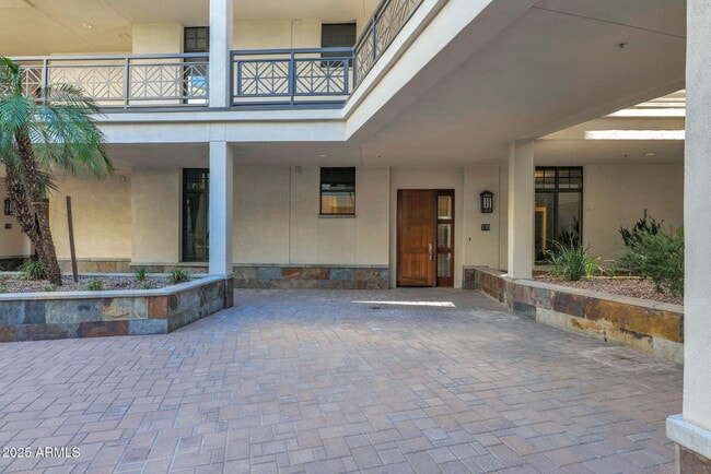 Building Photo - 8 Biltmore Estates Dr