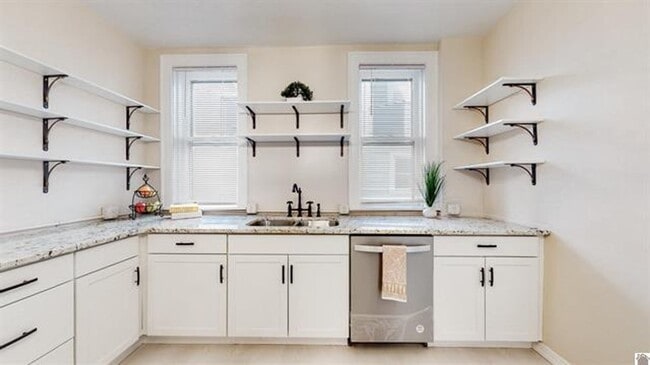 Building Photo - AVAILABLE NOW!  Beautiful Historic Home Fo...
