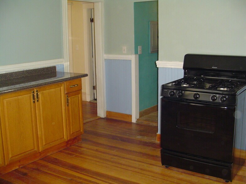 Building Photo - 73 Cottage St