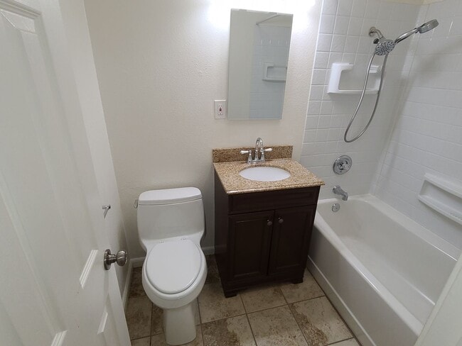 Building Photo - 851 Taft Ave