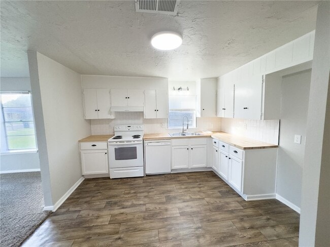 Building Photo - 1111 Georgia St