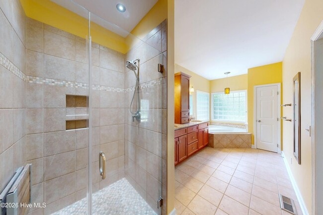 Building Photo - 1140 Greenbriar Dr