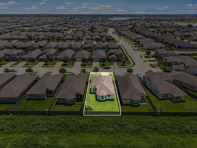Building Photo - 7930 Tindarey Maple Trace